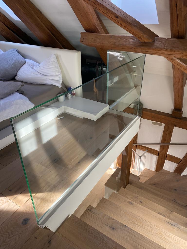Frameless Glasgeländer im Loft